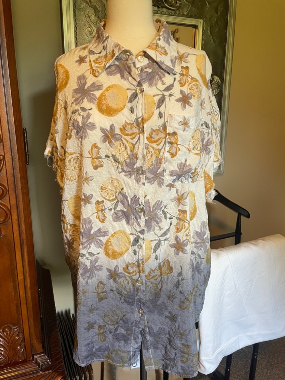 POL Button-Front Floral & Citrus Print Tunic - Dipped Bottom Size Small